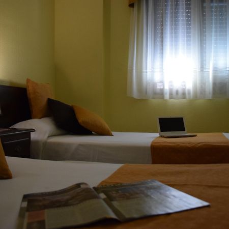Hotel Complutense Alcalá de Henares Kültér fotó