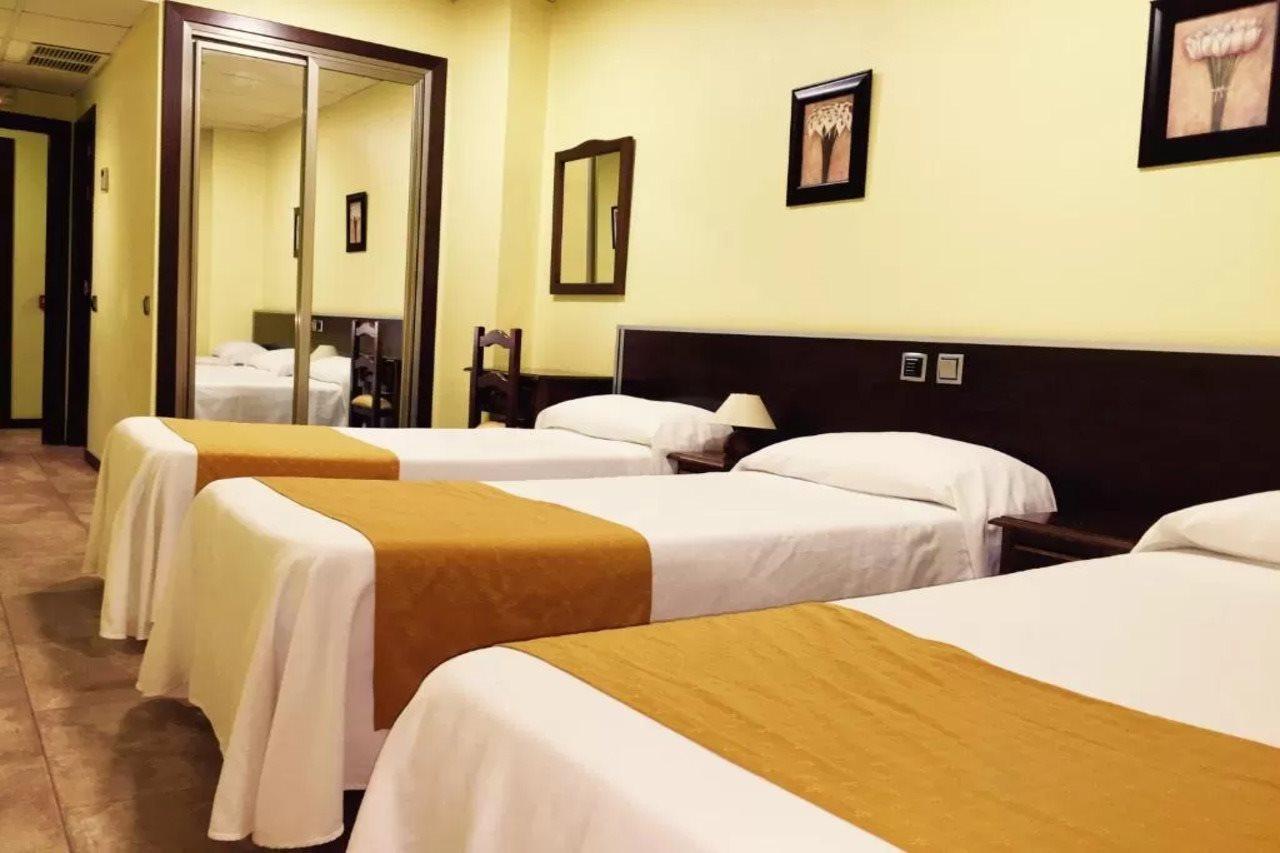 Hotel Complutense Alcalá de Henares Kültér fotó