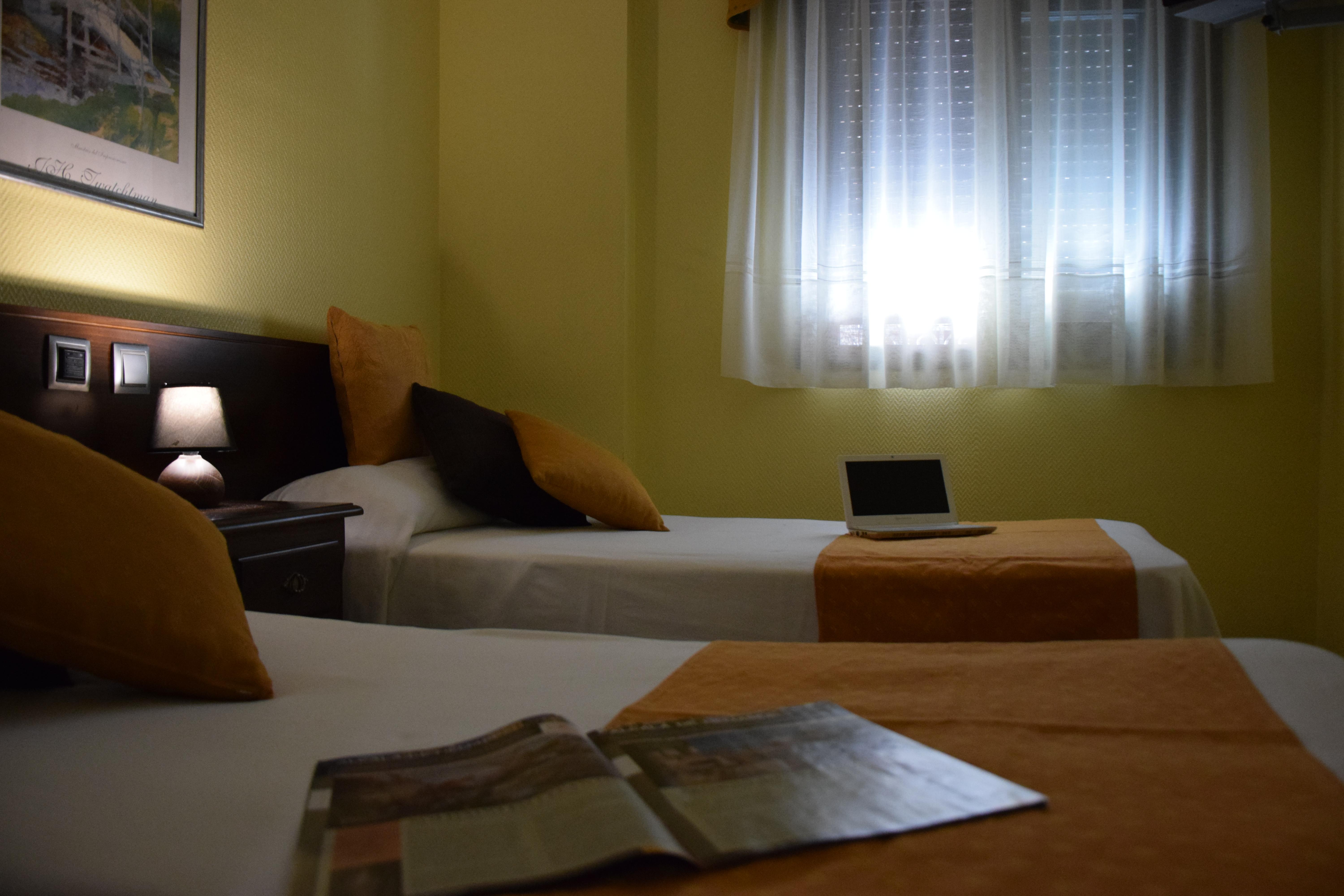 Hotel Complutense Alcalá de Henares Kültér fotó