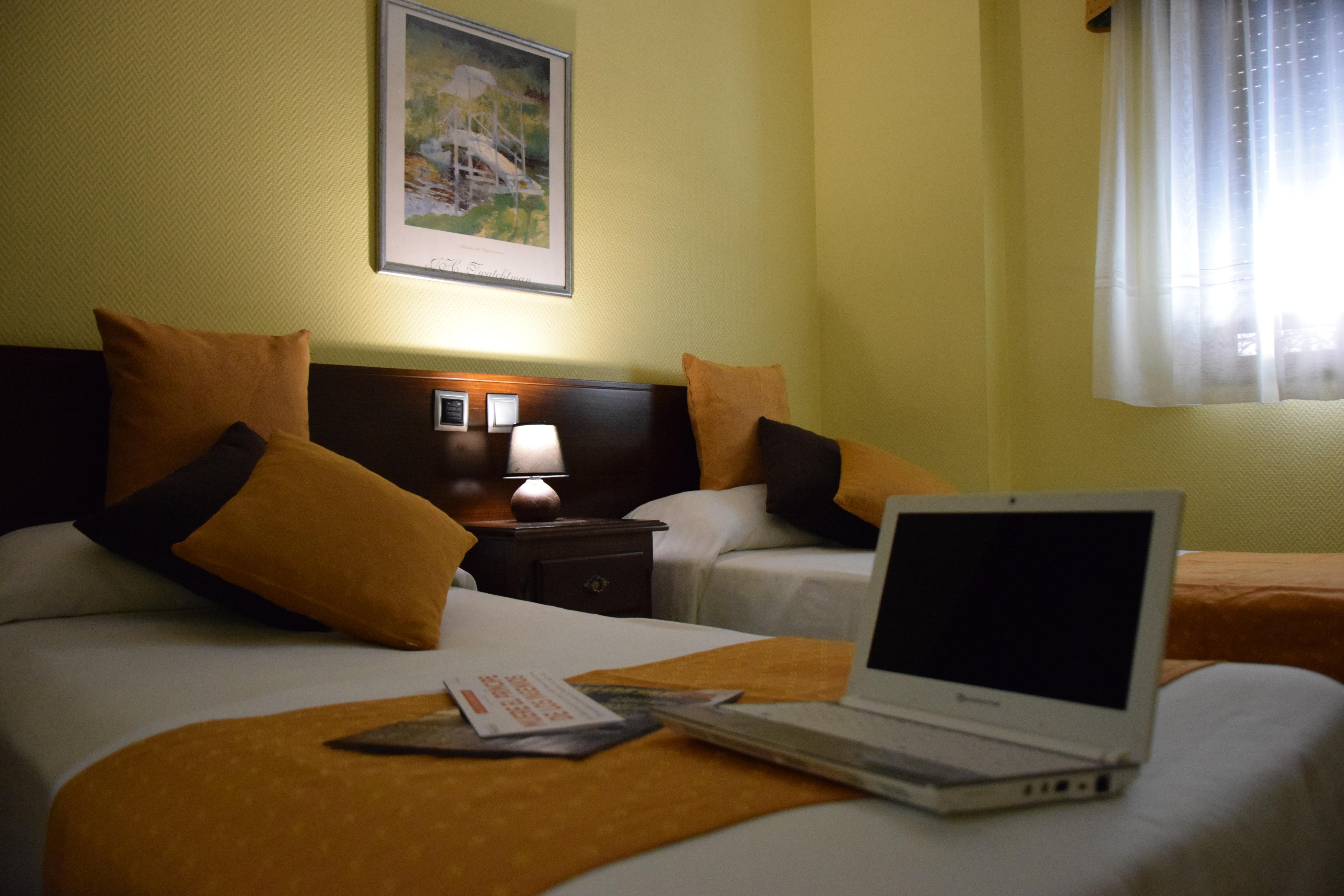 Hotel Complutense Alcalá de Henares Kültér fotó