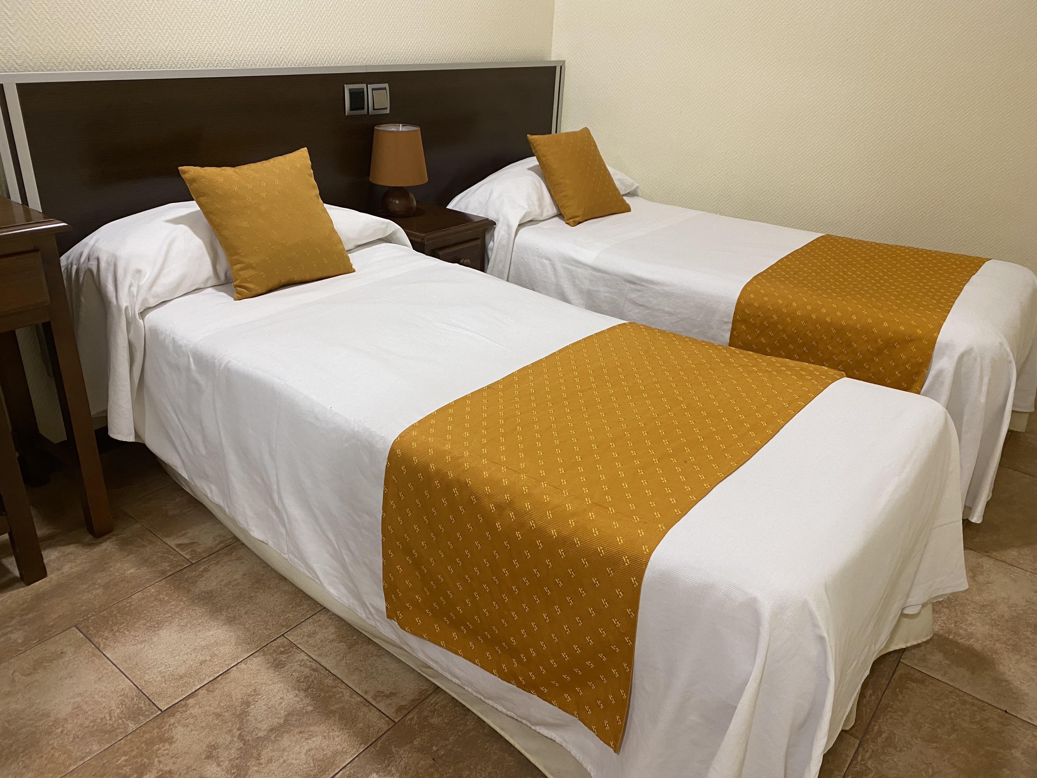 Hotel Complutense Alcalá de Henares Kültér fotó