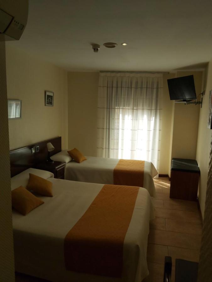 Hotel Complutense Alcalá de Henares Kültér fotó