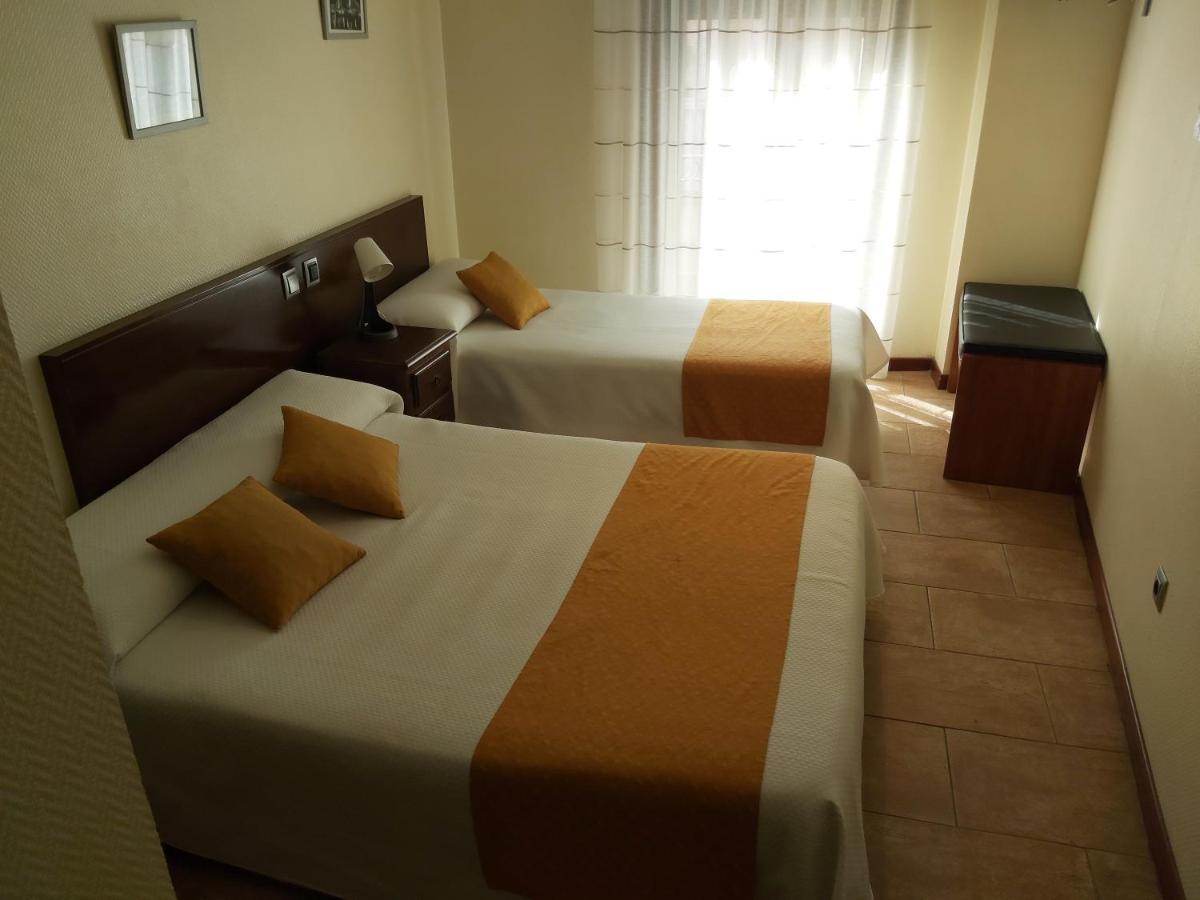 Hotel Complutense Alcalá de Henares Kültér fotó