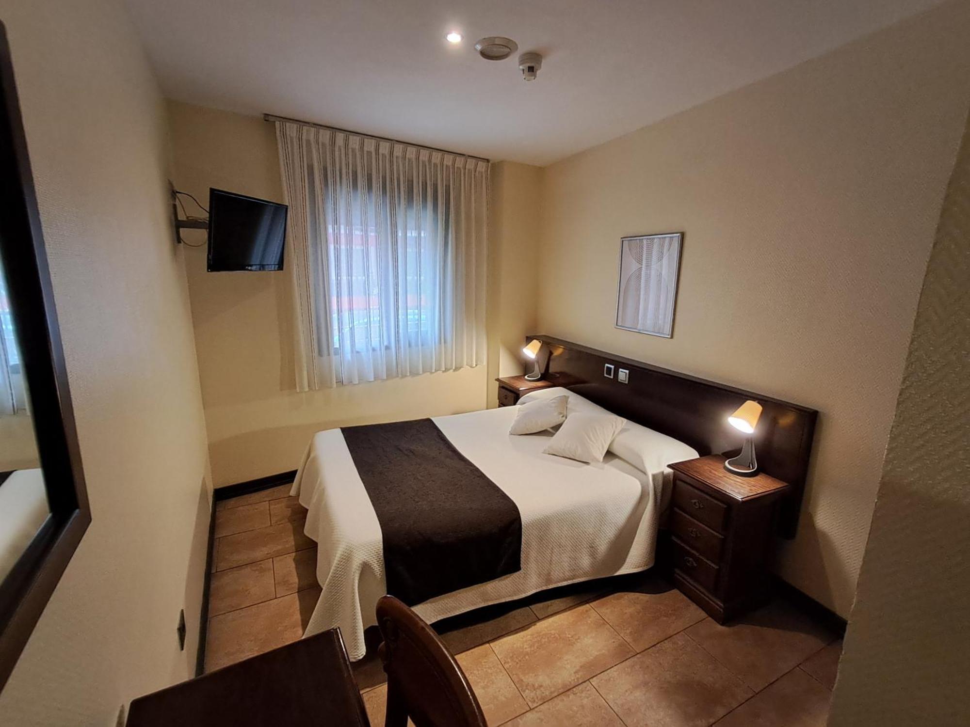 Hotel Complutense Alcalá de Henares Kültér fotó