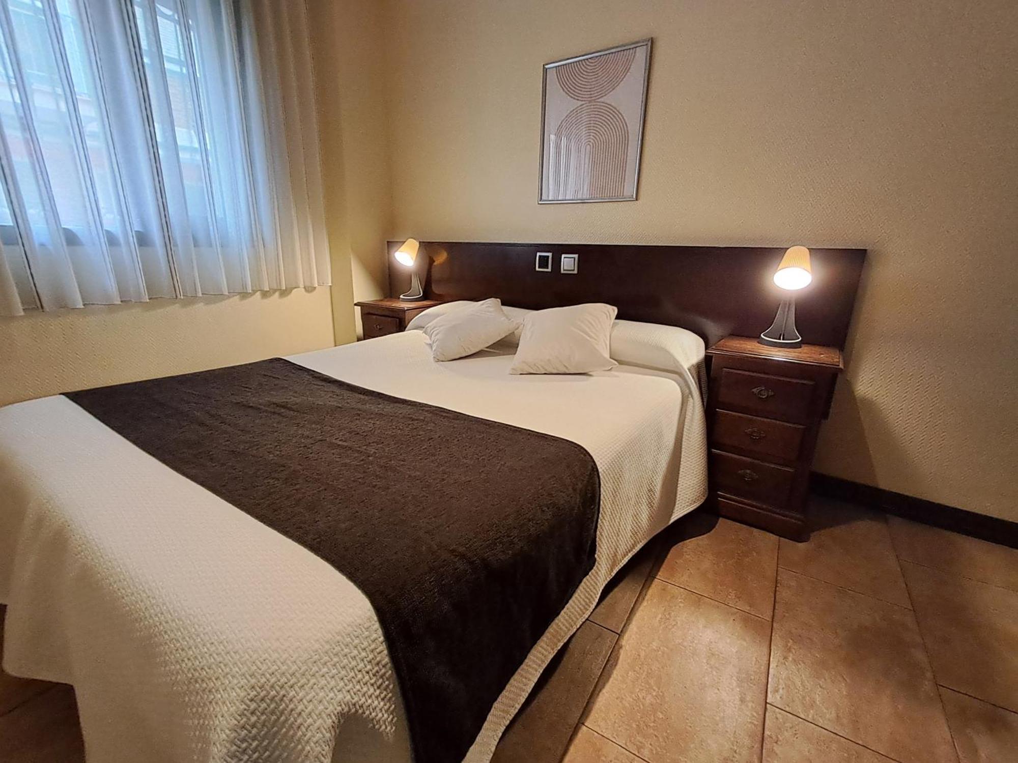 Hotel Complutense Alcalá de Henares Kültér fotó