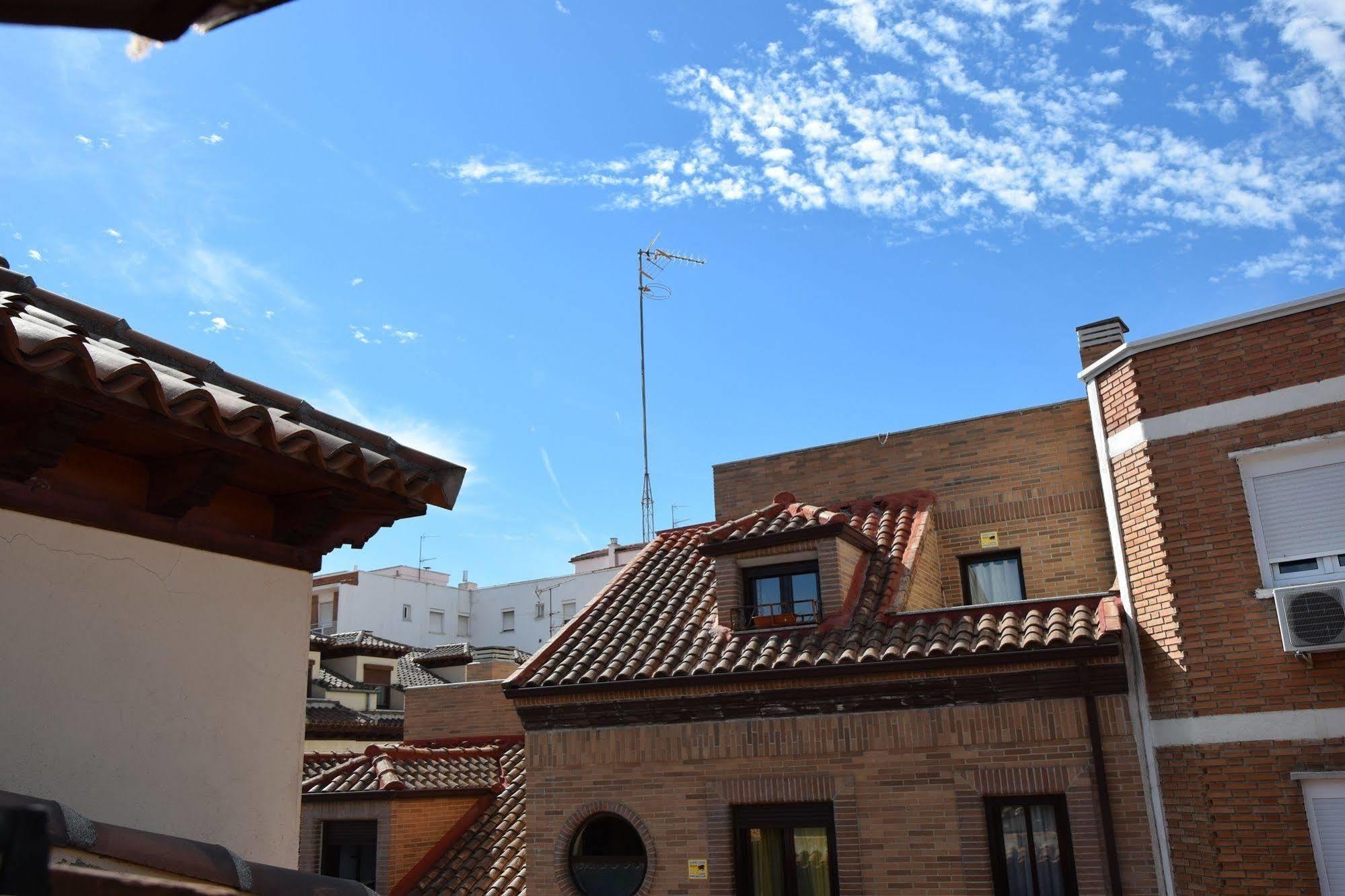Hotel Complutense Alcalá de Henares Kültér fotó