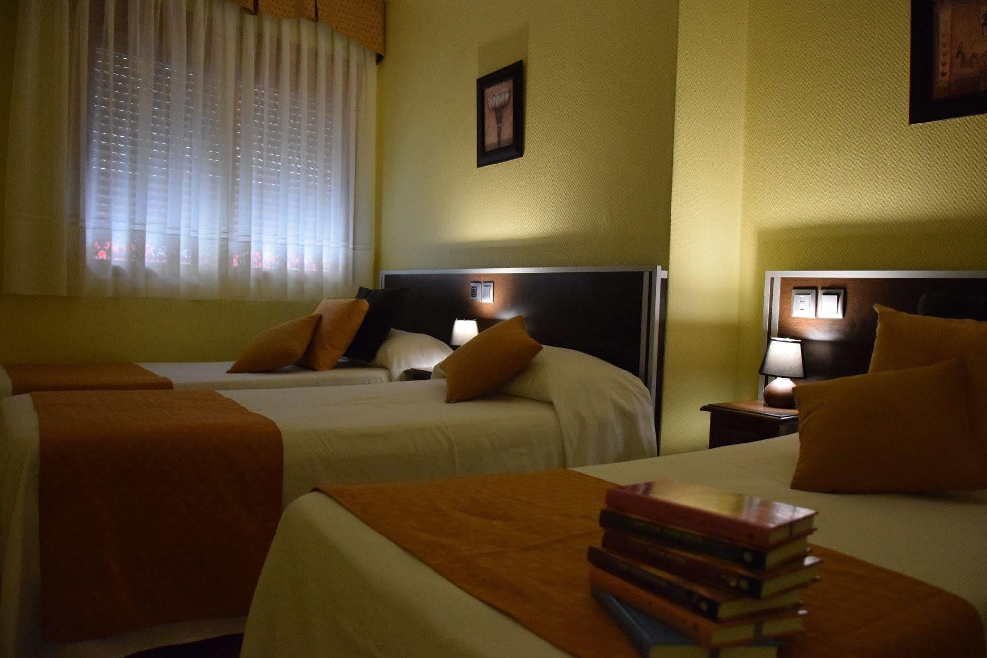 Hotel Complutense Alcalá de Henares Kültér fotó