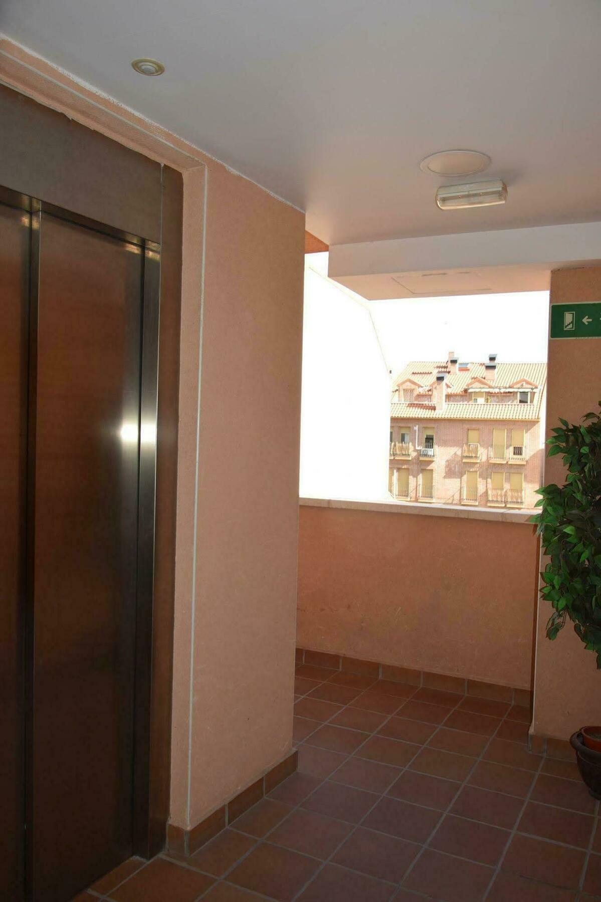 Hotel Complutense Alcalá de Henares Kültér fotó